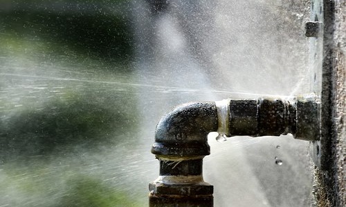 5 Steps to Manage Water Damage from a Burst Water Pipe